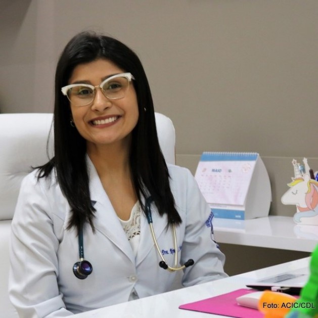 Dra. Révora Silvério  de Mendonça