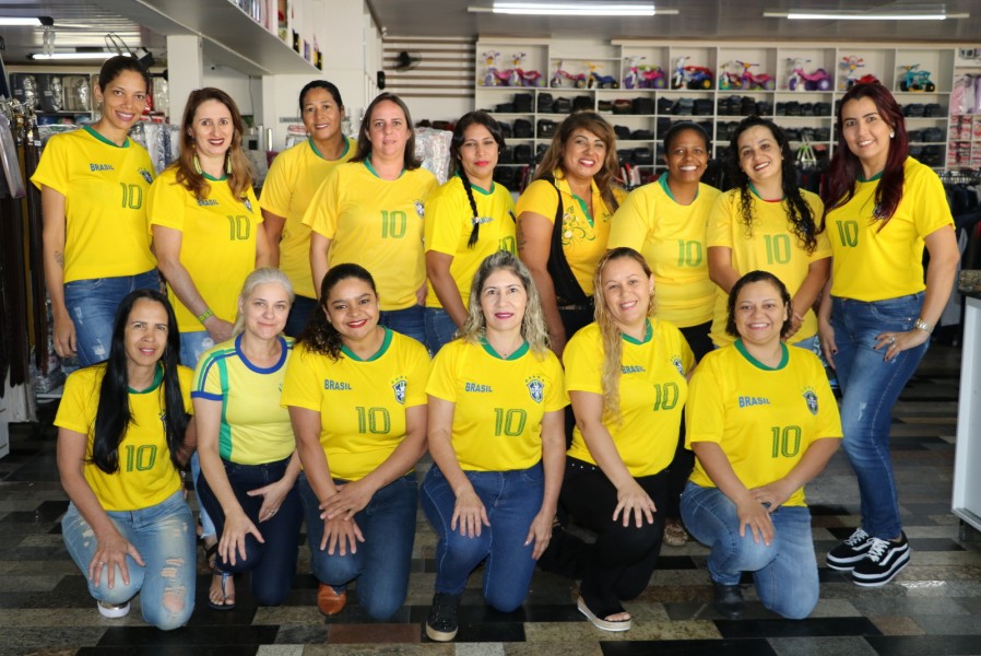 A empresa Pirâmide Modas, associada da ACIC/CDL, já esta em clima de copa do mundo de futebol feminino 2019