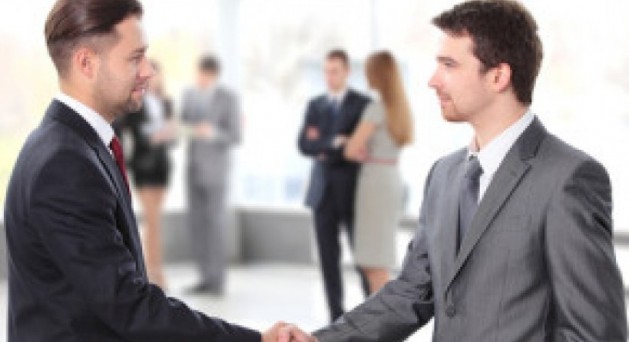 Varejo corta 172 mil vagas em 2015 e contrata trabalhadores acima dos 50